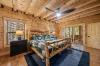 Lake Lure's Newest Luxury Log Cabin Behind The Gates of Rumbling Bald Resort! - シャレー