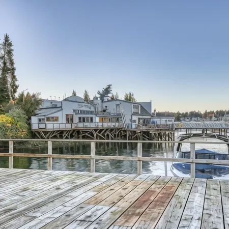 Historic Charming Boat in Downtown Harbor