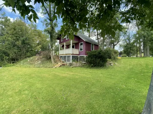 Excellent FingerLakes- Owasco Lake Waterfront Vacation Home-Kayakers Paradise!!