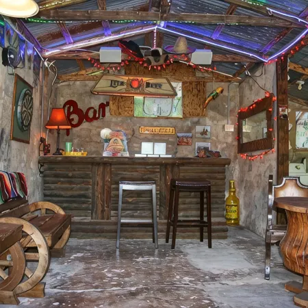 SPECTACULAR LODGE ON PRIVATE RANCH. PERFECT FOR SMALL AND LARGE GATHERINGS!