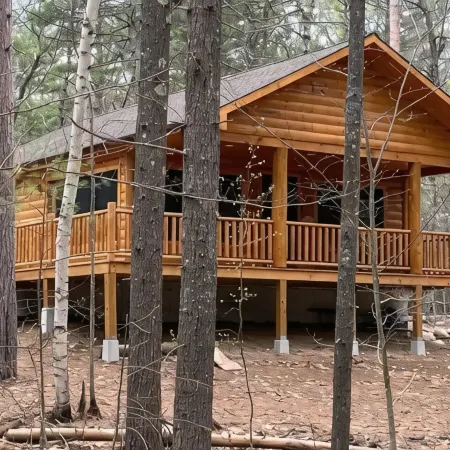 New Log Mountain Home 2023. Отели в г. Джей