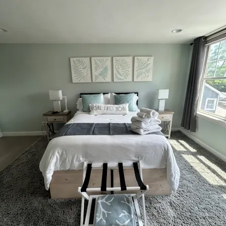 Coastal Retreat · Walk to Salisbury Beach · Sleeps 6