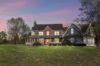 Peaceful Country Retreat 20 Acres Private Pond Hot Tub Sauna Pets