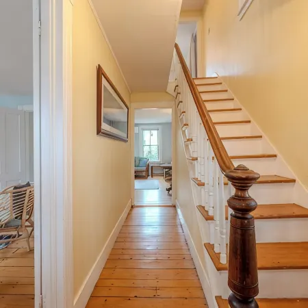 Classic Mystic Retreat Walking Distance to Downtown