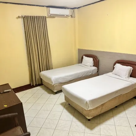 Paparisa Manise Hotel Sorong Отели в г. Соронг