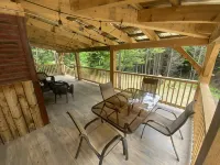 Secluded trailside cabin for 8 people on Kingdom Trails Hotels in Burke