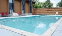 Updated 2-bedroom condo with pool