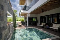 Brand New Luxury Villa on the South End of Jaco Beach, Steps from the Beach! - فلل