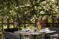 The Gardens Gallery Hotel