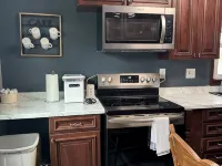 Charming 3-bedroom pet friendly house with fenced in yard in Clinton, IA. Hotels in Clinton