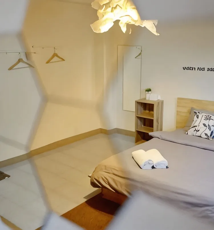 ห้องเตียงใหญ่ พร้อมห้องน้ำรวม