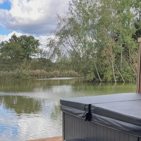 The Waterfront Lodges Отели рядом с достопримечательностью «Стадион «Рико-Арена»»