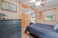The Ultimate Getaway at a Charming Two-Bedroom Lakeside Cottage on Winnipesaukee - Homestays