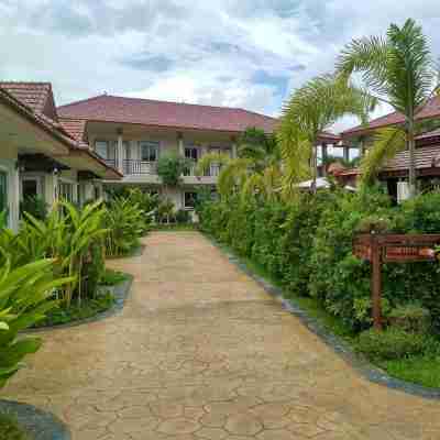 บ้าน เมี๊ยบ ศุขศิริ บางเสร่ Hotel Exterior