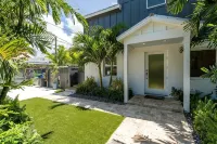 OFF THE HOOK - 3 Bedroom / 3 Bathroom W/ Pool & Parking - Private Pools