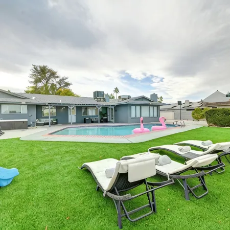 Vila Hearts- 5BD with pool, Hot tub, Sauna, Arcade, Bar all you need N the Strip