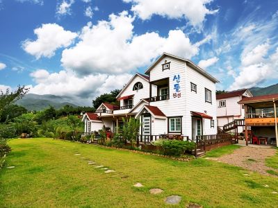 Cheongdo Mountains Bed and Breakfast