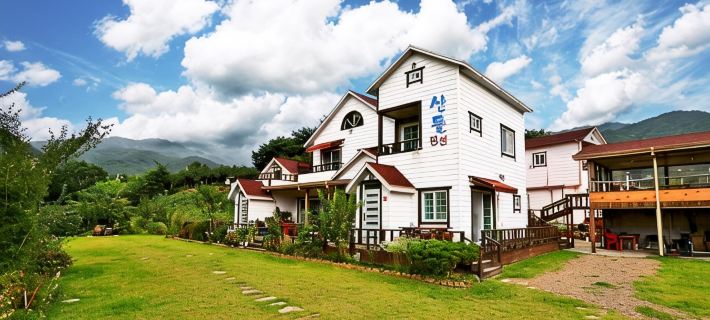 Cheongdo Mountains Bed and Breakfast Hotele w: Cheongdo-gun