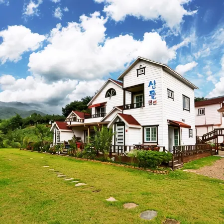 Cheongdo Mountains Bed and Breakfast