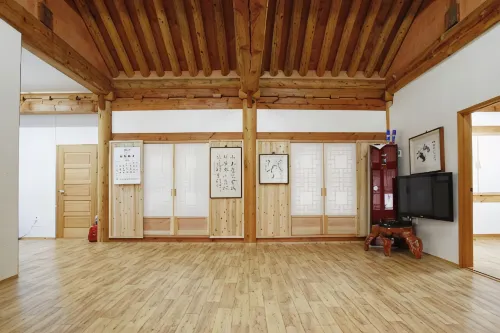 Gurye Unjoru Makdungi Hanok Stay - 3 Sao