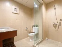 Spacious 1BR at Marina Ancol Apartment By Travelio - Apartments