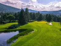 New - Cozy Modern: Stunning Views,3 Mins Ski,BBQ,Fire Pit,Game Room,Walk to Town Hotels in Виндхам