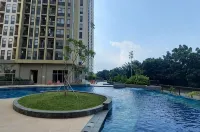 Cozy Studio at Transpark Cibubur Apartment - piscina