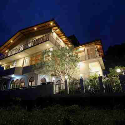 Hillcrest Villa Hotel Exterior