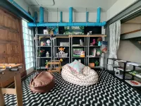 ハイブリッド ホステル & カフェ
