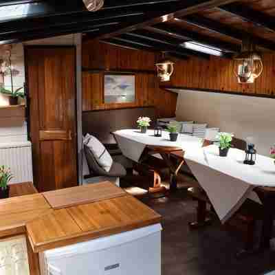 Boat-Apartment Rotterdam Fokkelina Dining/Meeting Rooms