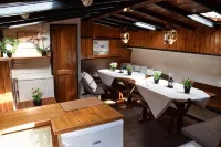 Boat-Apartment Rotterdam Fokkelina Hotels in Feijenoord
