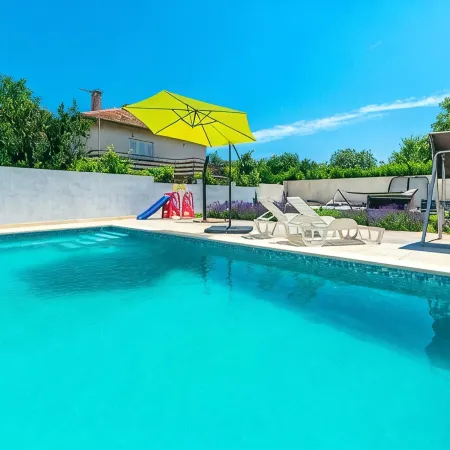 Comfort Apartments with Pool in Medulin