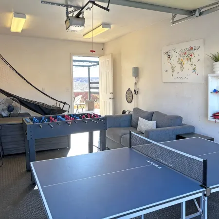 Modern retreat, great views, games galore..