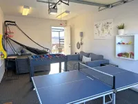 Modern retreat, great views, games galore.. - 4星級
