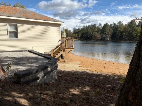 Cozy cottage on Pleasant Pond - 4-Star