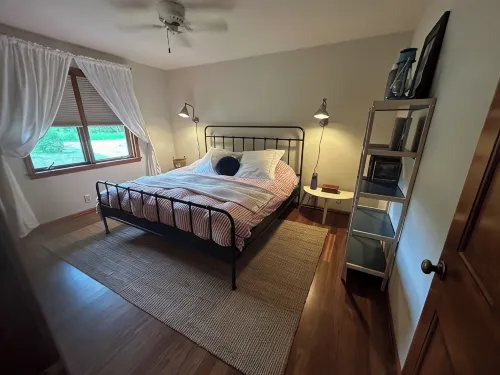 Family Friendly 2BR with Lake Michigan Beach, Skiing, Golf Nearby