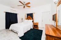 Villa Near Falmouth Jamaica799/Night up to 15 Guest. Hotels in 