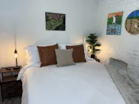 Historic Downtown New Orleans Loft 2 Minute Walk to French Quarter 2A - 방갈로