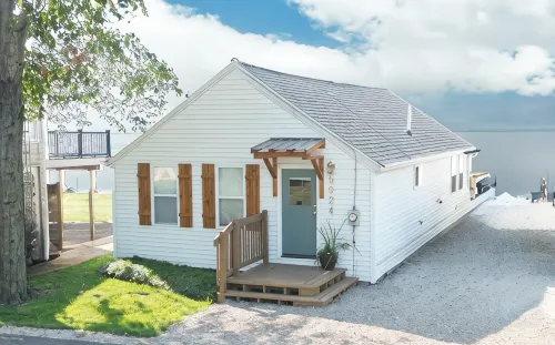 Waterfront 3 Bedroom Cottage w/Sunsets over Sandusky Bay - 3 estrellas