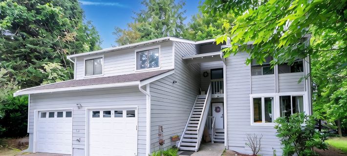 Spacious 3BR Retreat by Microsoft with Backyard Hotels in Redmond