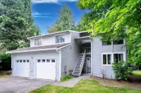 Spacious 3BR Retreat by Microsoft with Backyard - WiFi