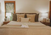 The Serene Escape 1-bedroom condo- 5 min walk to the beach - Koloa!