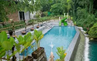 By the River Cottage with Private Warm Pool