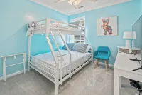 Private Saltwater Pool, No Stairs, Sleeps 8, Bunk Bed, Games, Gym, Near Beaches! - Wifi