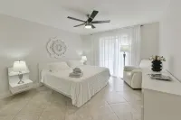Cozy home with big pool and BBQ in Wellington! - 3-Star