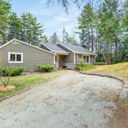 Tranquil View Cottage & Cabin, Pet Friendly with Wifi