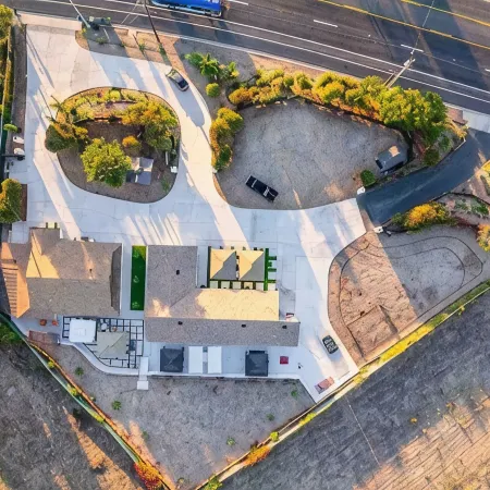 Melrose Exec Studio Queen + Bunk - Pet-Friendly