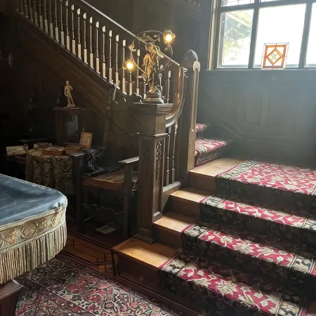 Historic Victorian - 2 queen size beds, with WiFi, AC, TV.