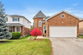 Castle in Bowman*Close to Port Darlington*Whole House*Arcade*King Bed*Backyard*