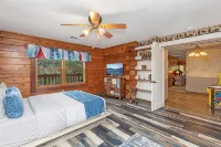 No Cleaning Fee ~ Awesome Views~8Beds~Near Restaurants & Sequoia Park - balcony